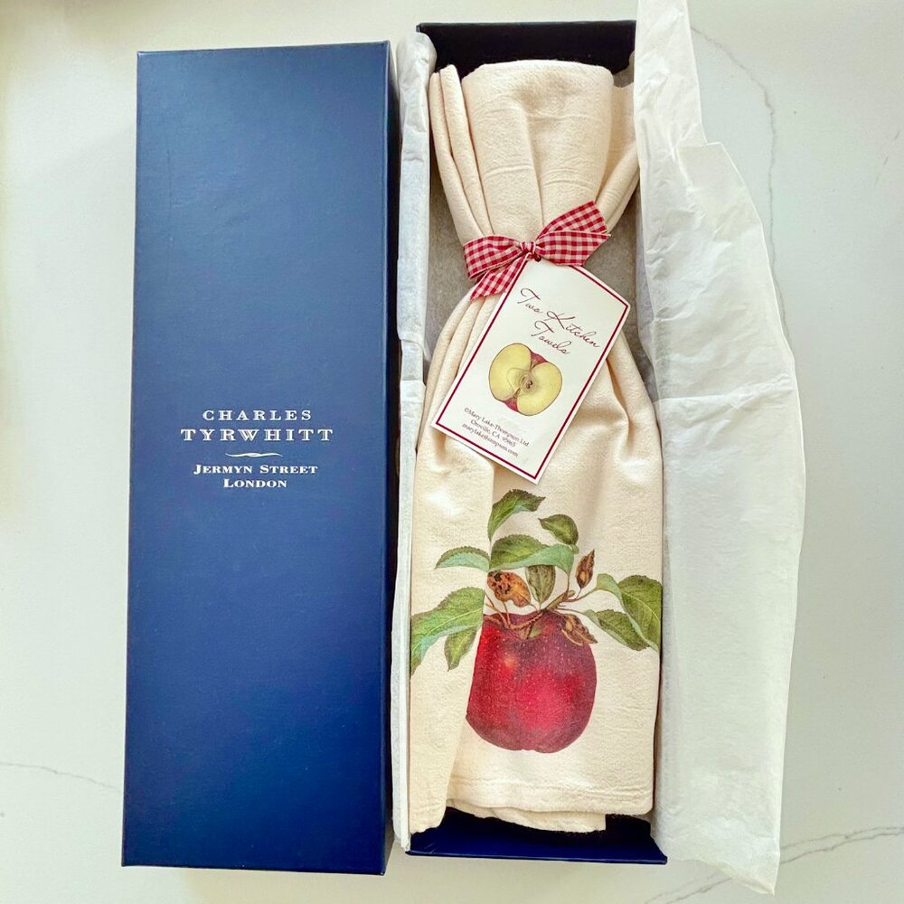 Mary Lake-Thompson London Flour Sack Kitchen Towels Set of 2 Apple Branch  NEW